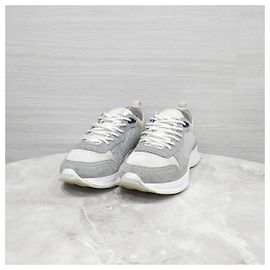 Dior Runner Technical Sneaker aus grauem Wildleder Braun