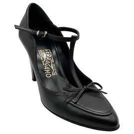 Décolleté Tamanda T Strap in pelle nera Salvatore Ferragamo Nero