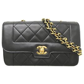 Borsa a tracolla Chanel Matelassé Diana Flap Nero