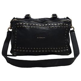 mala Givenchy Pandora em couro preto com tachas Preto