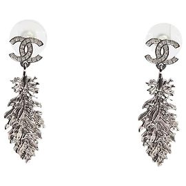 Chanel Silver CC logo feather dangle earrings Silvery