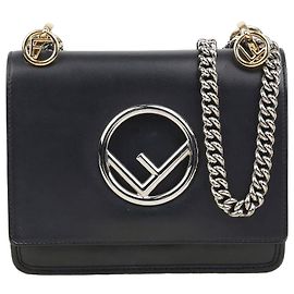 Fendi Bolsa Tiracolo Kan Small Preto