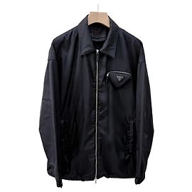 Prada Chaqueta de nailon negra con bolsillo de logotipo triangular Negro