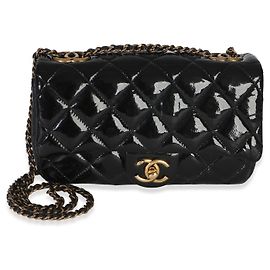 Bolsa Chanel Small CC Eyelet em pele de cabra envernizada matelassada preta Preto