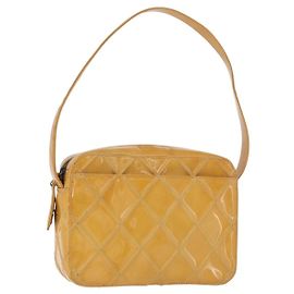 CHANEL Bicolore Shoulder Bag Patent leather Yellow CC Altro
