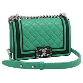 CHANEL Bolsa Boy Chanel Matelassé com corrente em pele de cordeiro verde prata CC Outro