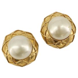 Boucles d'oreilles CHANEL en métal couleur or avec logo CC, code d'authentification 183501. Autre