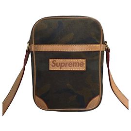 Louis Vuitton x Supreme Bolsa Monogram Camuflada Cáqui Caqui