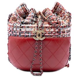 Borsa a secchiello Gabrielle Chanel rossa, piccola, in vitello trapuntato e tweed Rosso