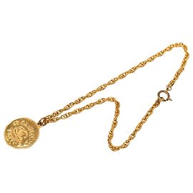 Collier pendentif médaillon Chanel Gold CC plaqué or Doré