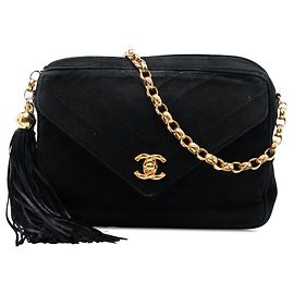 Bolsa Camera Chanel em camurça acolchoada preta com tassel CC Preto