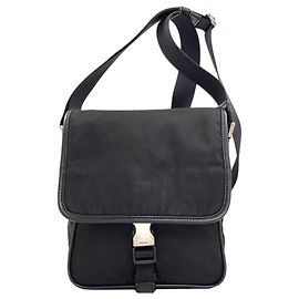 Bolsa de ombro Prada em nylon Preto