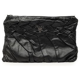 Pochette Prada en cuir de veau plissée diamant noire Noir