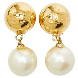 Chanel Coco Mark Vintage vergoldete Clip-Ohrringe mit Kunstperlen Golden