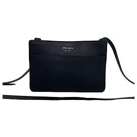 Mini borsa a tracolla Prada in pelle Saffiano nera Nero