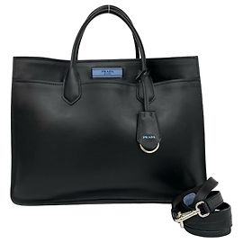 Bolsa de ombro Prada em couro de bezerro preto Preto