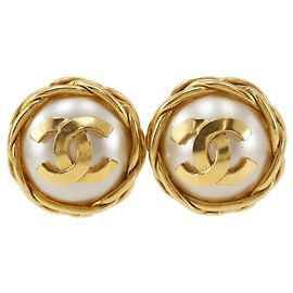 Brincos de clip Chanel Coco Mark Dourado