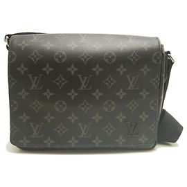 Sac à épaule Louis Vuitton Monogram Eclipse District PM Noir