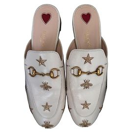 Gucci Mules in pelle bianca con stelle e api Bianco