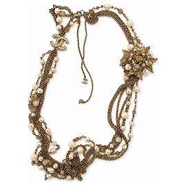 Colar Sautoir Chanel em Metal Dourado e Pérolas Outro Cru Gold hardware