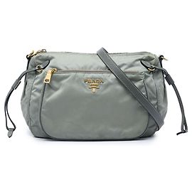 Bolsa Crossbody Prada em Tessuto com acabamento em Saffiano, cinza, fecho de correr Cinza
