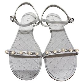 NWOB Chanel White Patent Pearl Chain Embellished Sandals Sz.41 Pre-owned Other