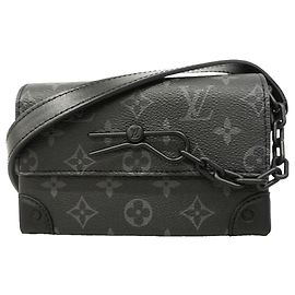 Louis Vuitton Monogram Eclipse Steamer Wearable Wallet Schultertasche Schwarz