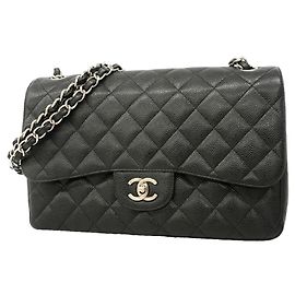 Bolsa de ombro Chanel em couro de bezerro granulado preto Preto
