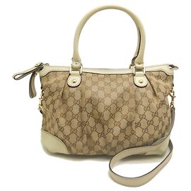 Bolsa Gucci Sukey em Bege Bege