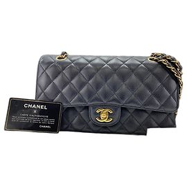 Borsa a tracolla Chanel Matelassé Classic Flap Nero