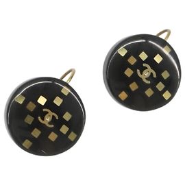 Chanel CC Round Stud Metal and Resin Nero
