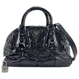 Bolsa de ombro Prada em preto Preto