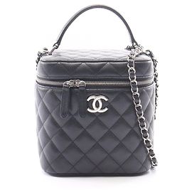 Borsa a tracolla Chanel Matelassé in pelle caviar Nero