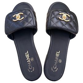 Chanel quilted mules in black leather Black