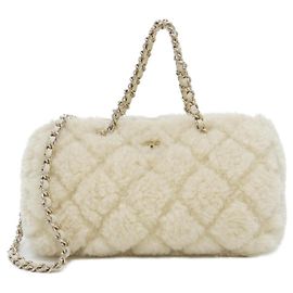 Bolsa Chanel Timeless Classic Line AP4474 Cru