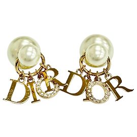 Brincos Dior Gold banhados a ouro com pérolas falsas e strass Logo Drop Tribales Push Back Branco Dourado Outro