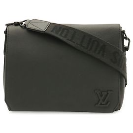 Louis Vuitton LV Aerogram Takeoff Shoulder Bag Black