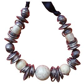 Autre Marque Modeschmuck-Halskette mit cremefarbenen und silbernen Perlen Silber Roh