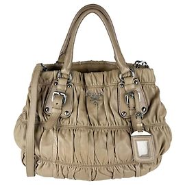 Bolsa de mão Prada em couro bege Bege