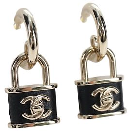 Orecchini CHANEL Push Lock Coco in metallo dorato CC Auth 198851M Altro