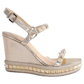 Saltos Christian Louboutin em couro dourado Dourado