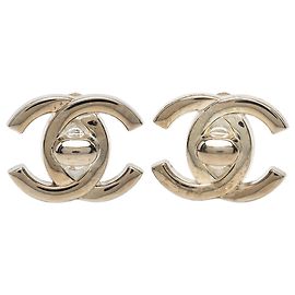 Orecchini a clip Chanel CC in argento e ottone Argento
