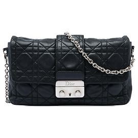 Borsa a tracolla Dior New Lock Pouch in pelle d'agnello Cannage nera Nero