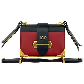 Borsa a tracolla in pelle Prada Cahier Logo Nero Rosso