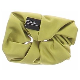 Scrunchie in seta verde Pedro Garcia Verde