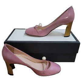 Gucci Escarpins en cuir verni rose à perles Rose