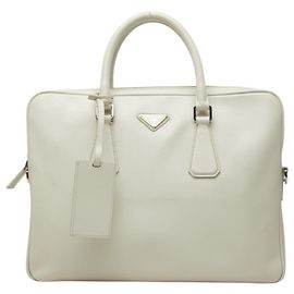 Prada Handtasche mit Triangle-Logo-Plakette Weiß