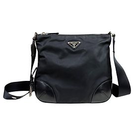Borsa a tracolla Prada in nylon nero Nero