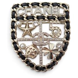 NUEVO BROCHE CHANEL AB4702 ESCUDO BLASÓN LOGO CC TRÉBOL CAMELIA NÚMERO 5 BROOCH Dorado