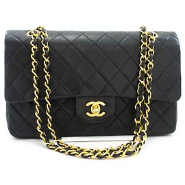 Chanel Classic Flap Lambskin Medium Nero